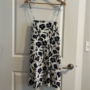 Old Navy White & Navy floral print dress